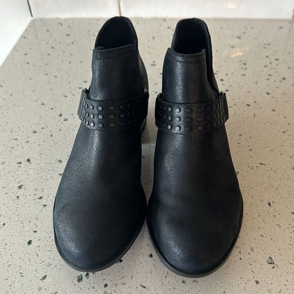 Sorel Lolla ll Women’s Black Leather Ankle Booties Cut Outs Studs Casual Size 6 - Picture 2 of 14